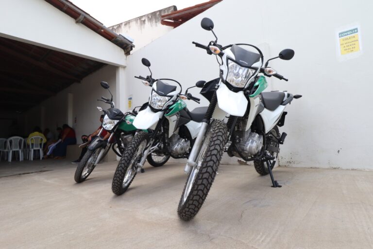 Prefeito entrega 05 veículos novos para a gestão municipal